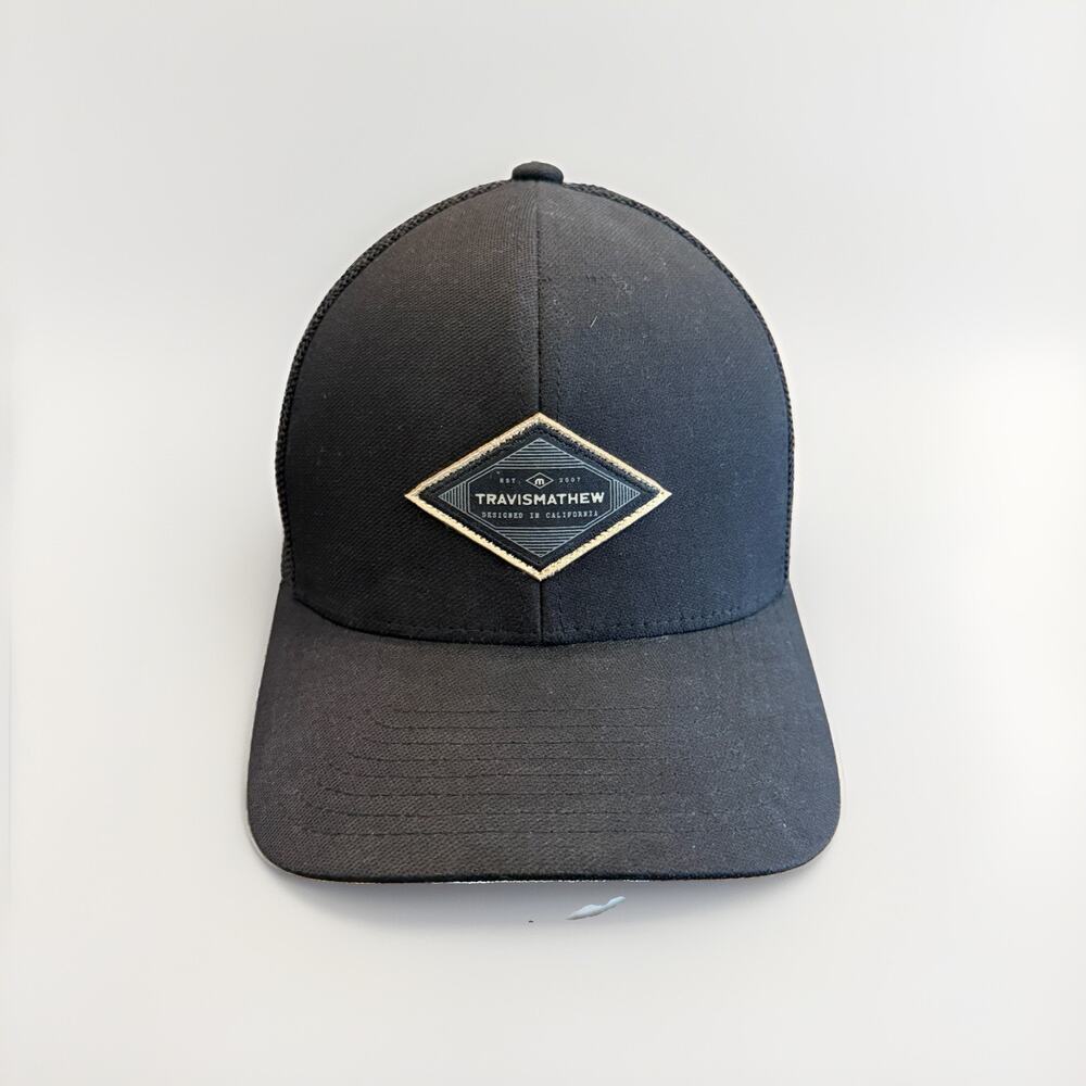 Travis Mathew Golf Mens Black Patch Fitted Flexfit Hat Size S/M Baseball Cap
